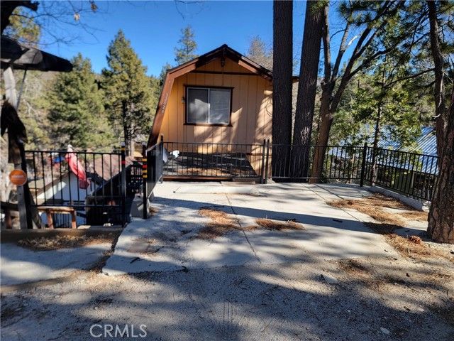 32826 Truman Lane, Running Springs, CA 92382