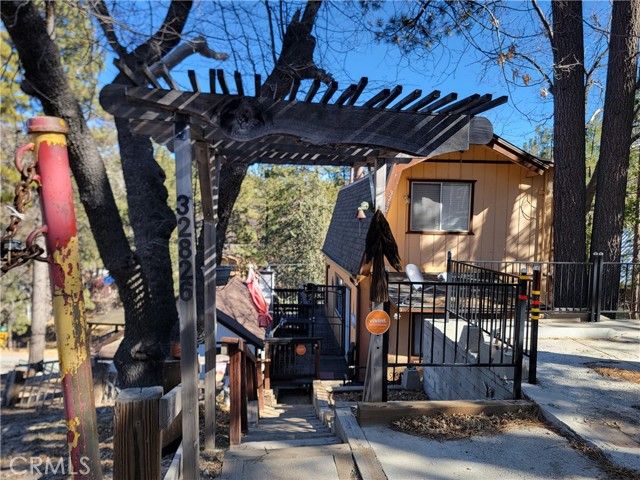 32826 Truman Lane, Running Springs, CA 92382