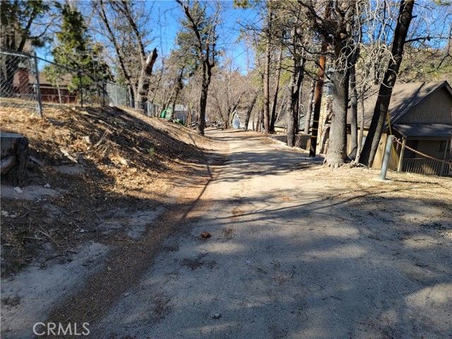 32826 Truman Lane, Running Springs, CA 92382