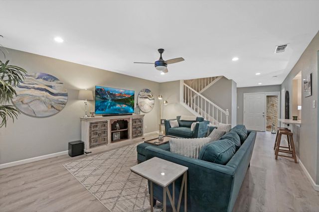 11512 Tin Cup DR 201, Austin, TX 78750