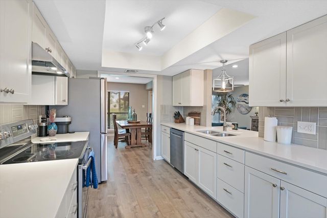 11512 Tin Cup DR 201, Austin, TX 78750