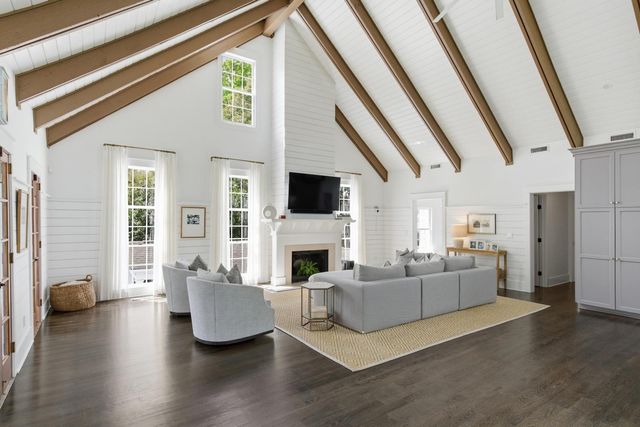 207 Pitt Street, Mount Pleasant, SC 29464