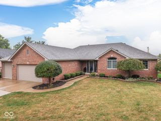 372 Elmscourt Circle, Greenwood, IN 46142