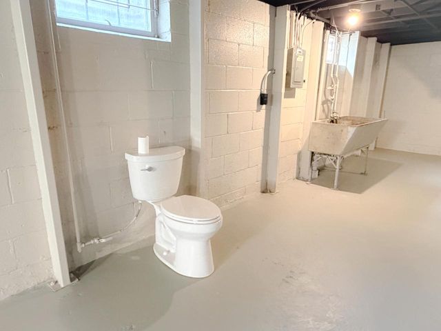 2405 S 83rd STREET, West Allis, WI 53219