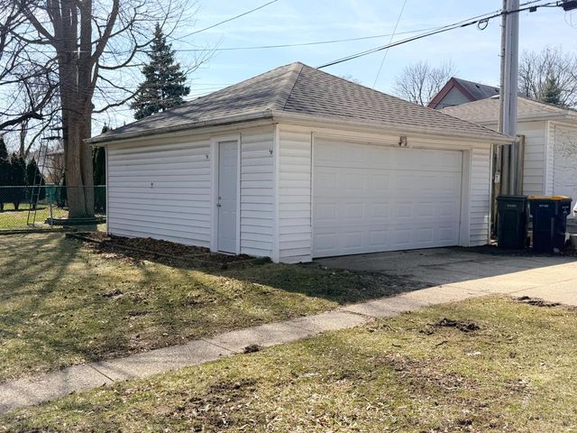 2405 S 83rd STREET, West Allis, WI 53219