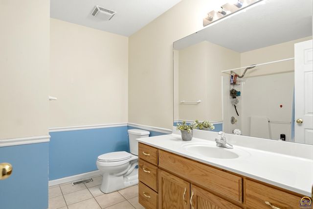 646 NE Margo CT, Topeka, KS 66617