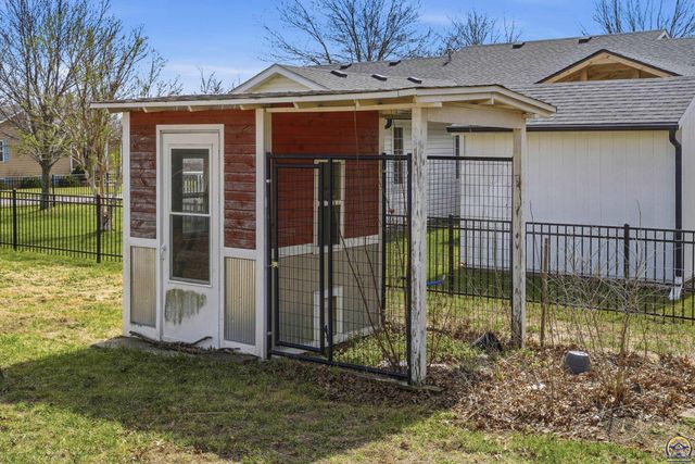 646 NE Margo CT, Topeka, KS 66617