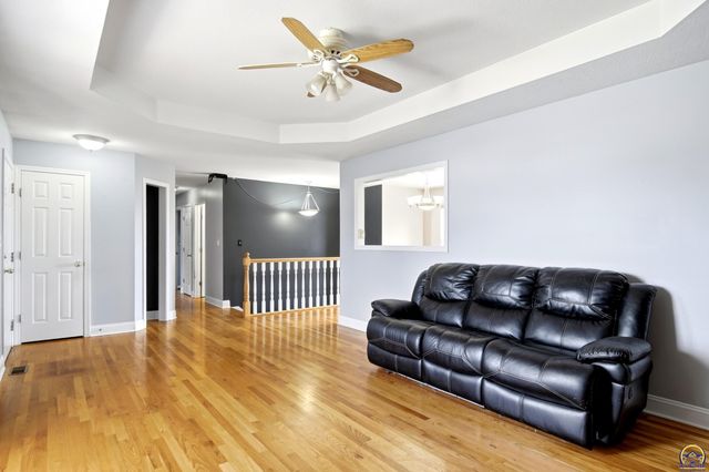 646 NE Margo CT, Topeka, KS 66617