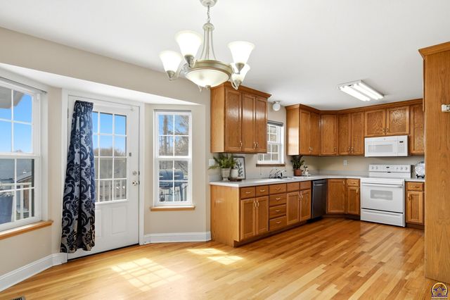 646 NE Margo CT, Topeka, KS 66617