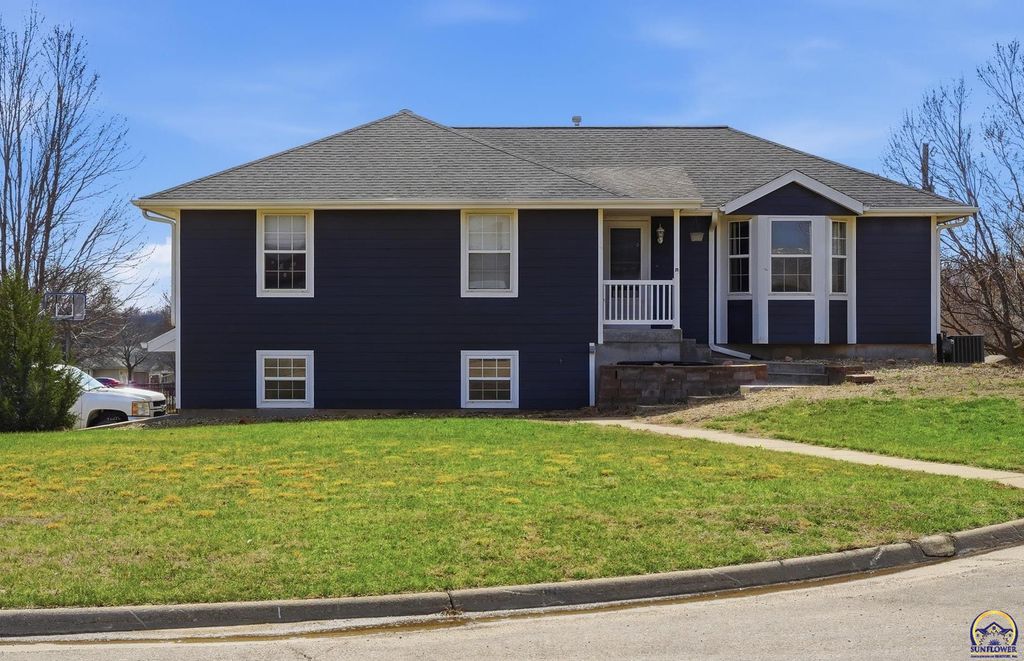 646 NE Margo CT, Topeka, KS 66617