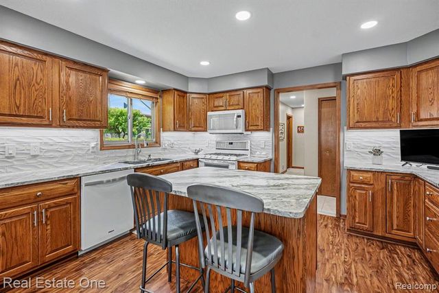 14972 River View Court, Sterling Heights, MI 48313