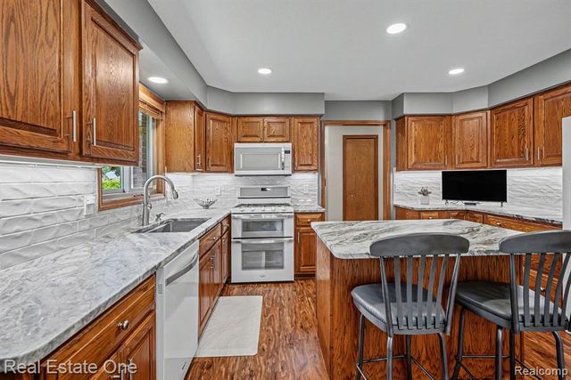 14972 River View Court, Sterling Heights, MI 48313