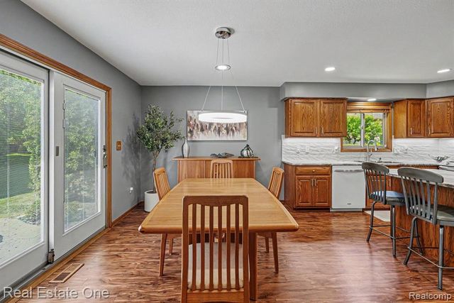 14972 River View Court, Sterling Heights, MI 48313