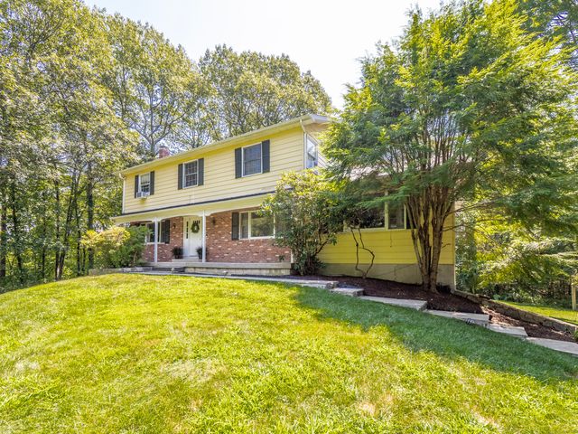31 Carriage House Drive, Danbury, CT 06810