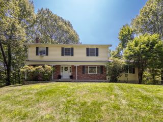 31 Carriage House Drive, Danbury, CT 06810