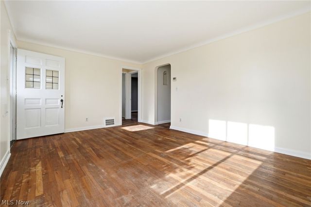 6210 Crossview Road, Seven Hills, OH 44131