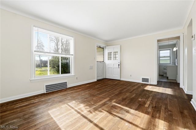 6210 Crossview Road, Seven Hills, OH 44131