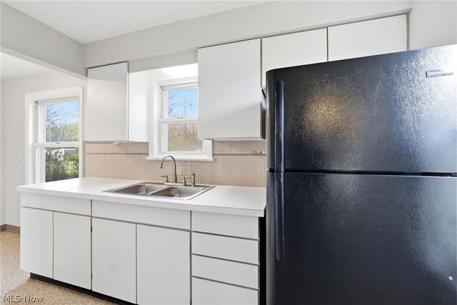 6210 Crossview Road, Seven Hills, OH 44131