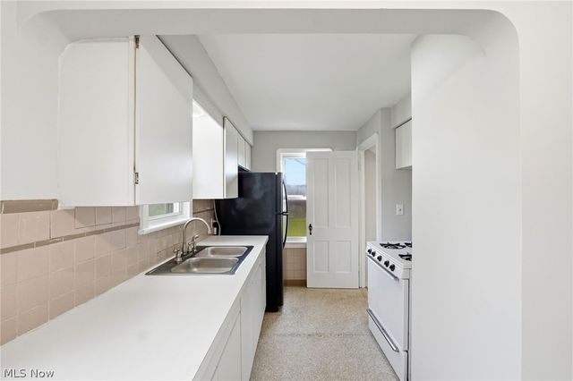 6210 Crossview Road, Seven Hills, OH 44131