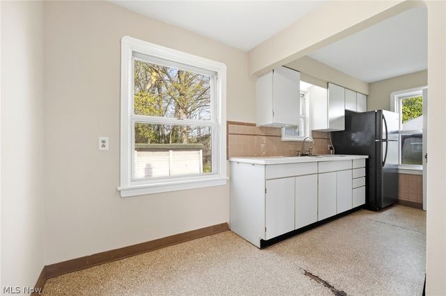 6210 Crossview Road, Seven Hills, OH 44131