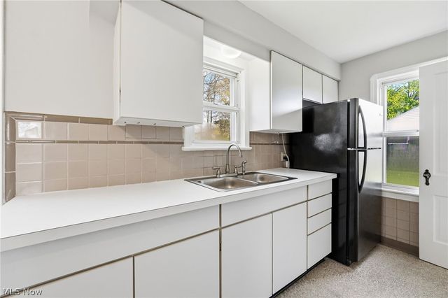 6210 Crossview Road, Seven Hills, OH 44131