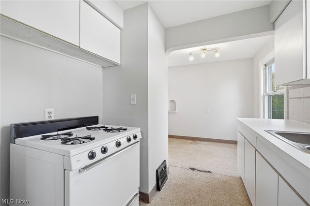 6210 Crossview Road, Seven Hills, OH 44131