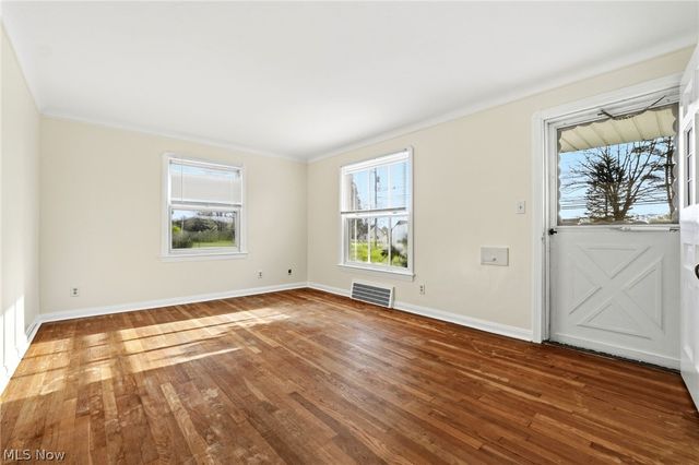 6210 Crossview Road, Seven Hills, OH 44131