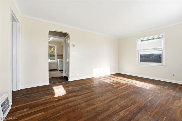 6210 Crossview Road, Seven Hills, OH 44131