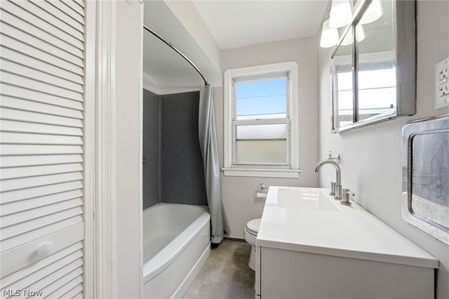 6210 Crossview Road, Seven Hills, OH 44131