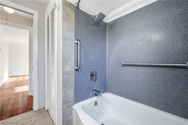 6210 Crossview Road, Seven Hills, OH 44131