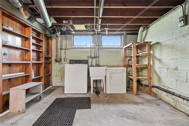 6210 Crossview Road, Seven Hills, OH 44131