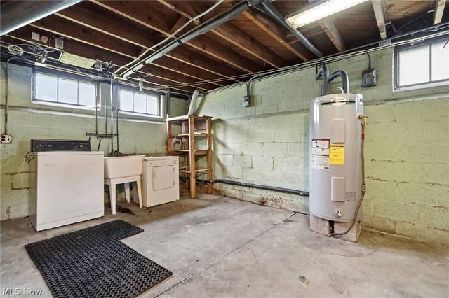 6210 Crossview Road, Seven Hills, OH 44131