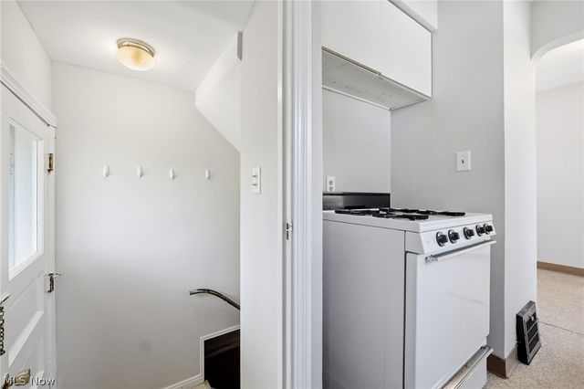 6210 Crossview Road, Seven Hills, OH 44131