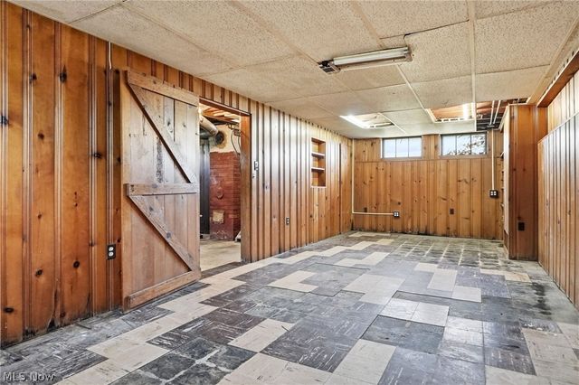 6210 Crossview Road, Seven Hills, OH 44131