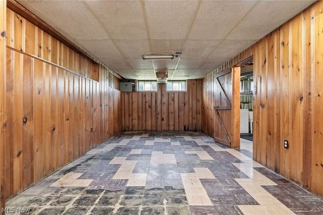 6210 Crossview Road, Seven Hills, OH 44131