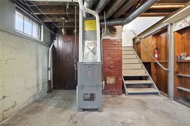 6210 Crossview Road, Seven Hills, OH 44131