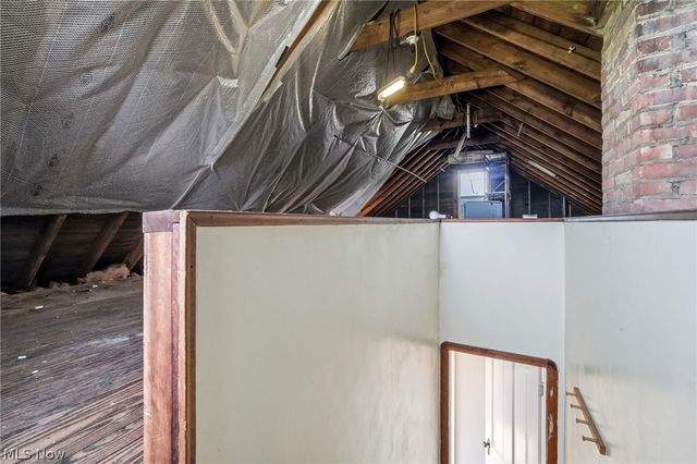 6210 Crossview Road, Seven Hills, OH 44131