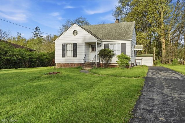 6210 Crossview Road, Seven Hills, OH 44131