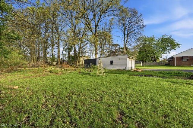 6210 Crossview Road, Seven Hills, OH 44131