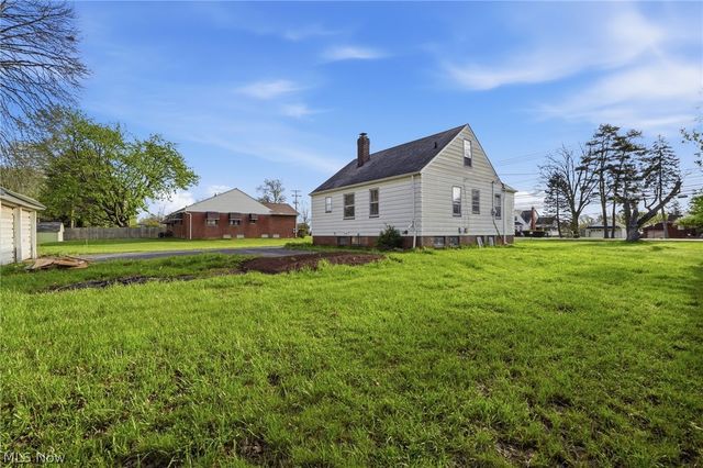 6210 Crossview Road, Seven Hills, OH 44131