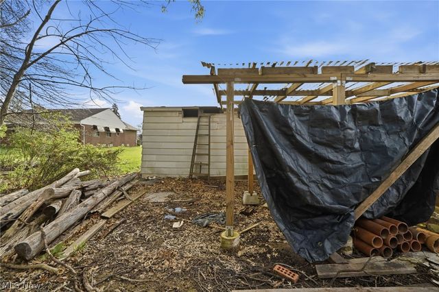 6210 Crossview Road, Seven Hills, OH 44131