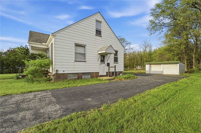 6210 Crossview Road, Seven Hills, OH 44131