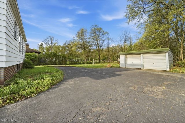 6210 Crossview Road, Seven Hills, OH 44131
