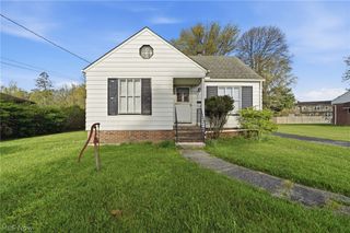 6210 Crossview Road, Seven Hills, OH 44131