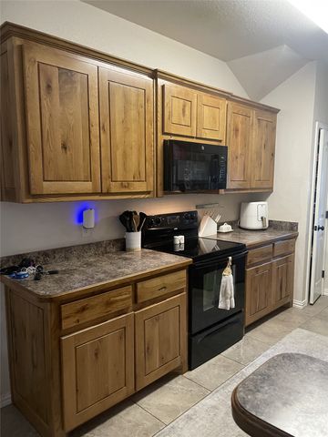 607 E Water Street, Weatherford, TX 76086