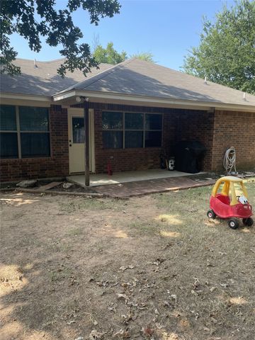 607 E Water Street, Weatherford, TX 76086