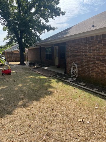607 E Water Street, Weatherford, TX 76086
