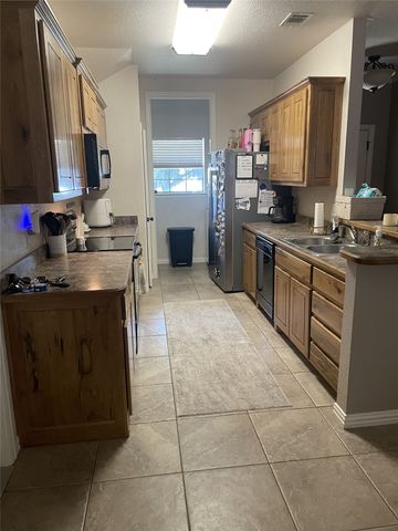 607 E Water Street, Weatherford, TX 76086