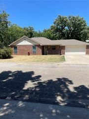 607 E Water Street, Weatherford, TX 76086