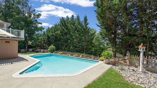 15 MORN MIST CT, Baltimore, MD 21234